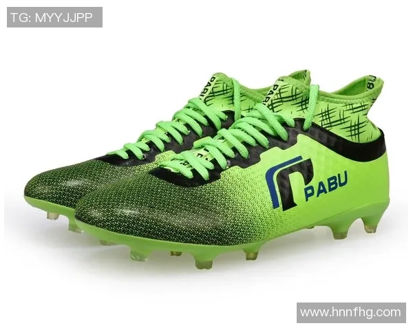 球星们纷纷穿上暗煞足球鞋 助力比赛中的速度与力量彰显