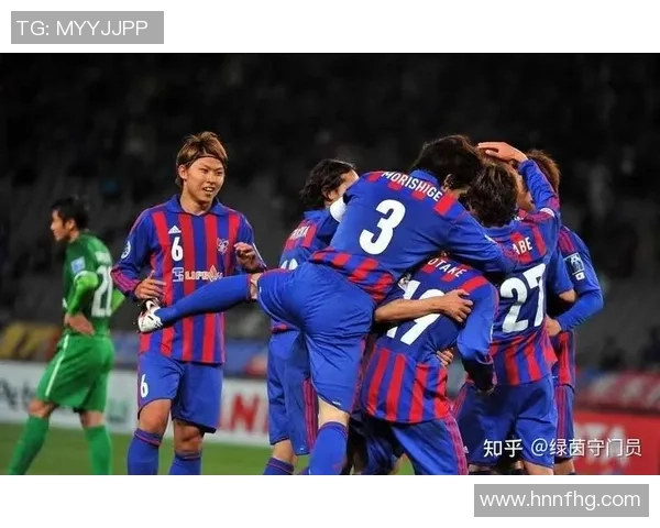 十大足球球星背后的家庭故事与成长经历揭秘